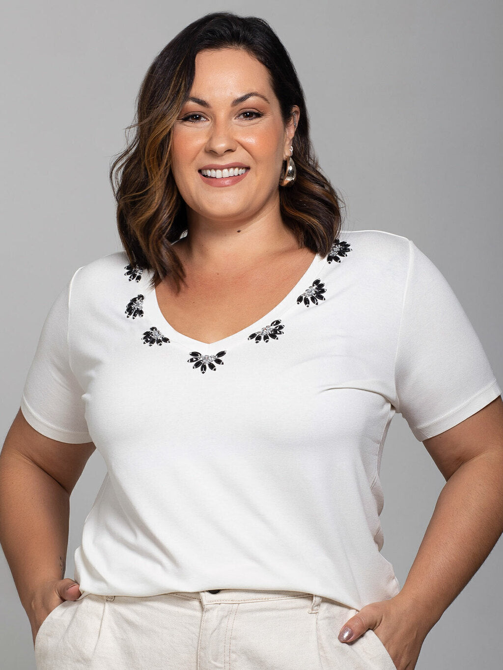 T-shirt Prestígio Bordada - Divina Garota