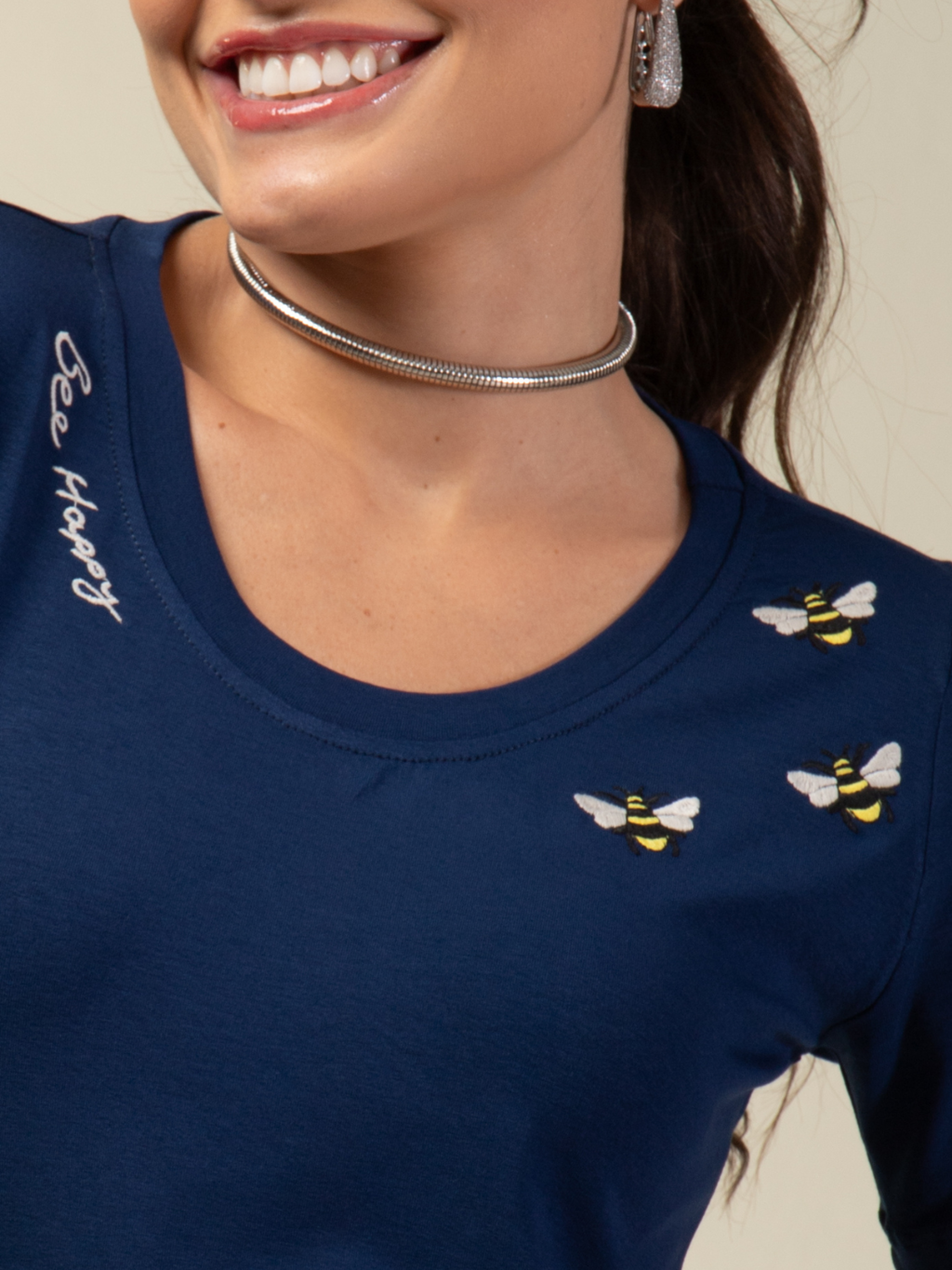 T-shirt Bordada Bee Happy - Divina Garota
