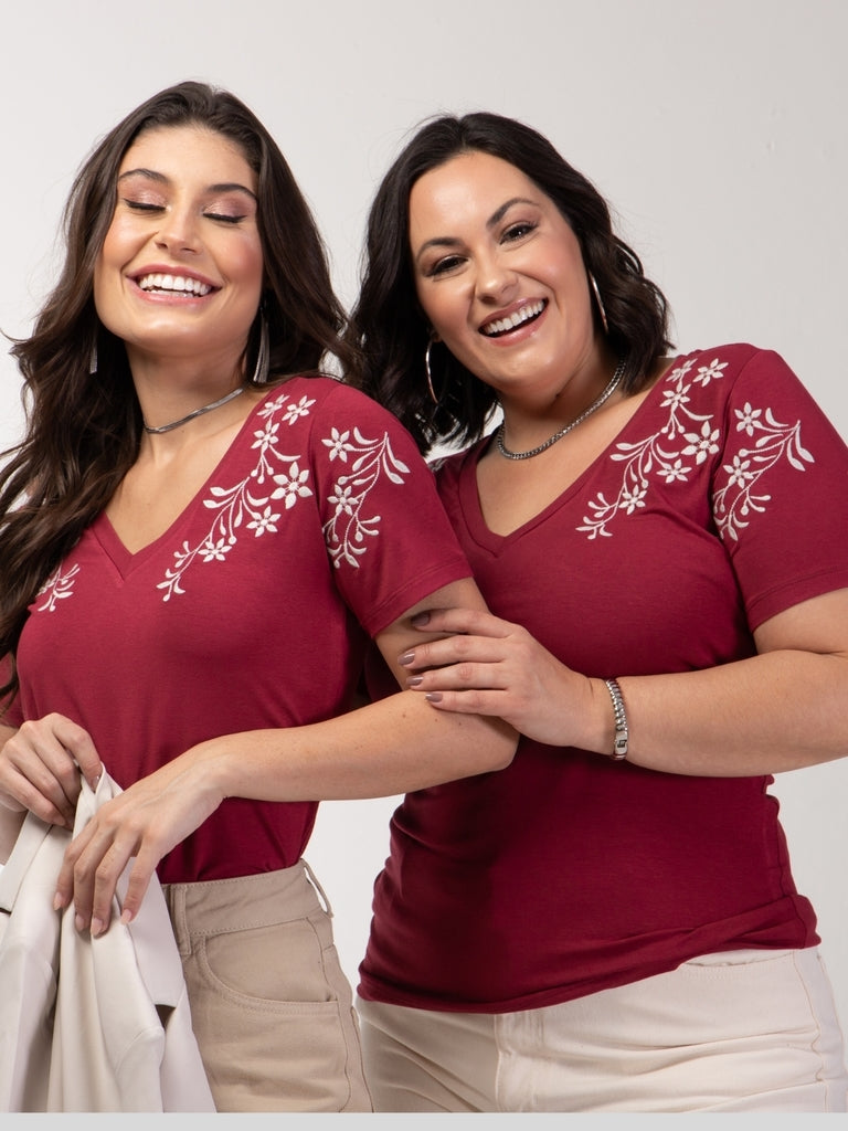 T-shirt Bordada Jasmim Bordô - Divina Garota