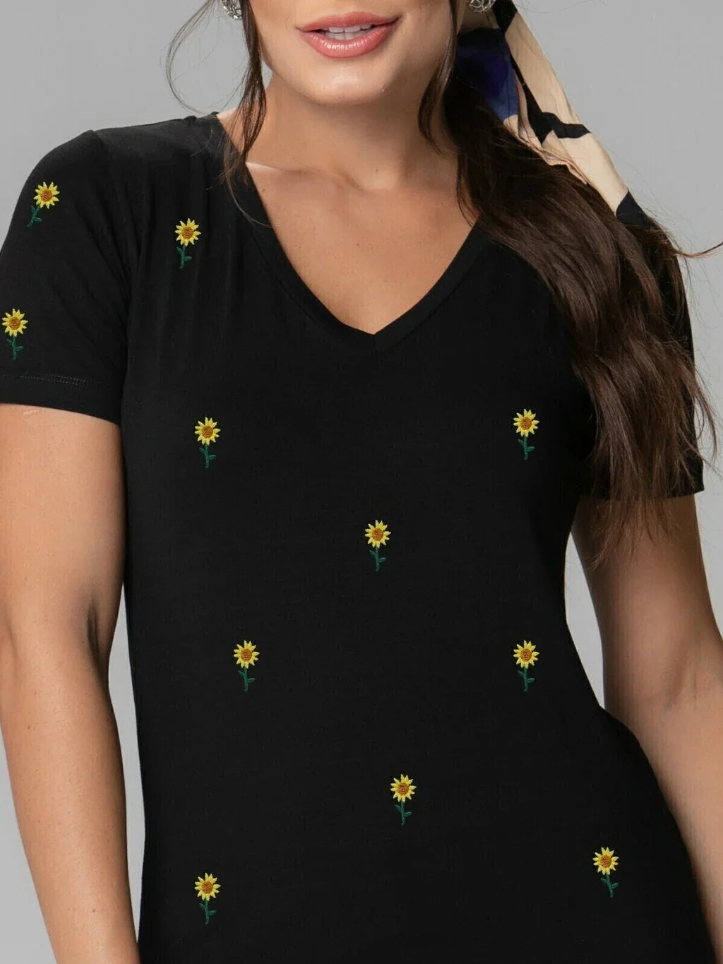 T-shirt Bordada Mini Girassol - Divina Garota