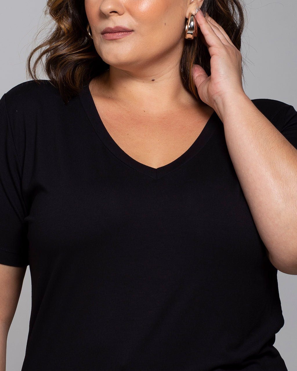 T-shirt Essencial Gola V - Divina Garota