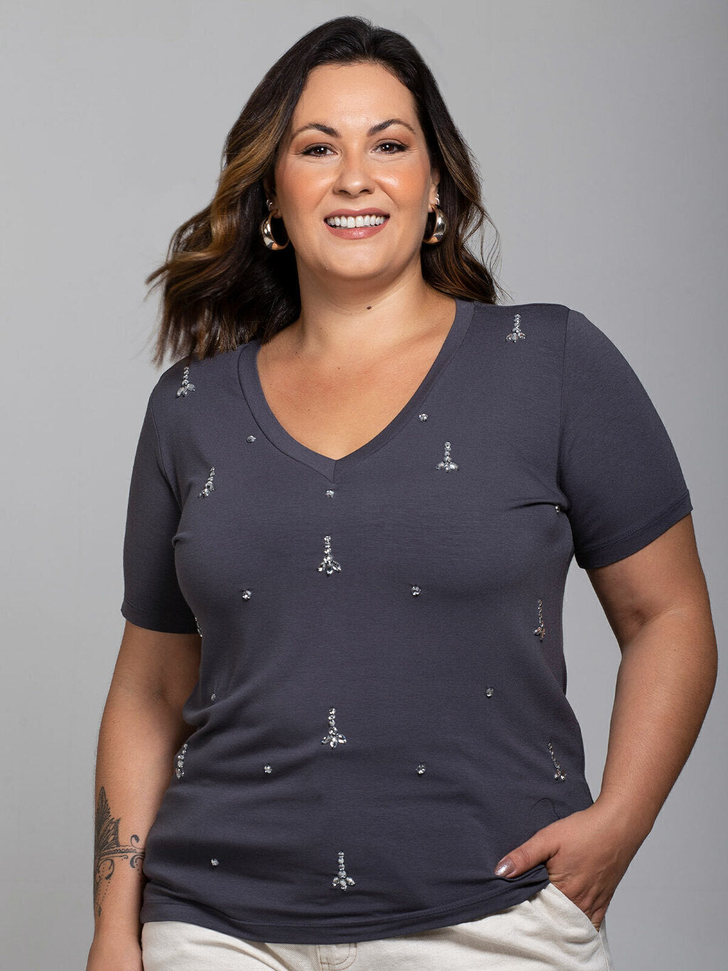 T-shirt Gotas Cristal Bordada Manual Chumbo - Divina Garota