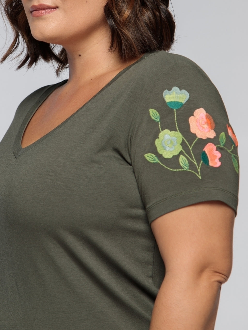 T-shirt Bordada Floral Vine - Divina Garota
