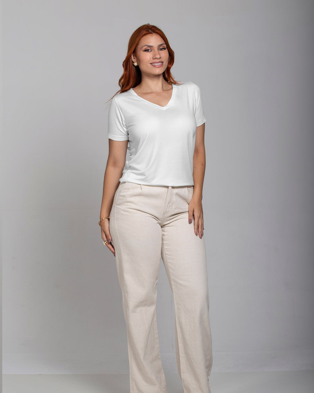 T-shirt Essencial Gola V - Divina Garota