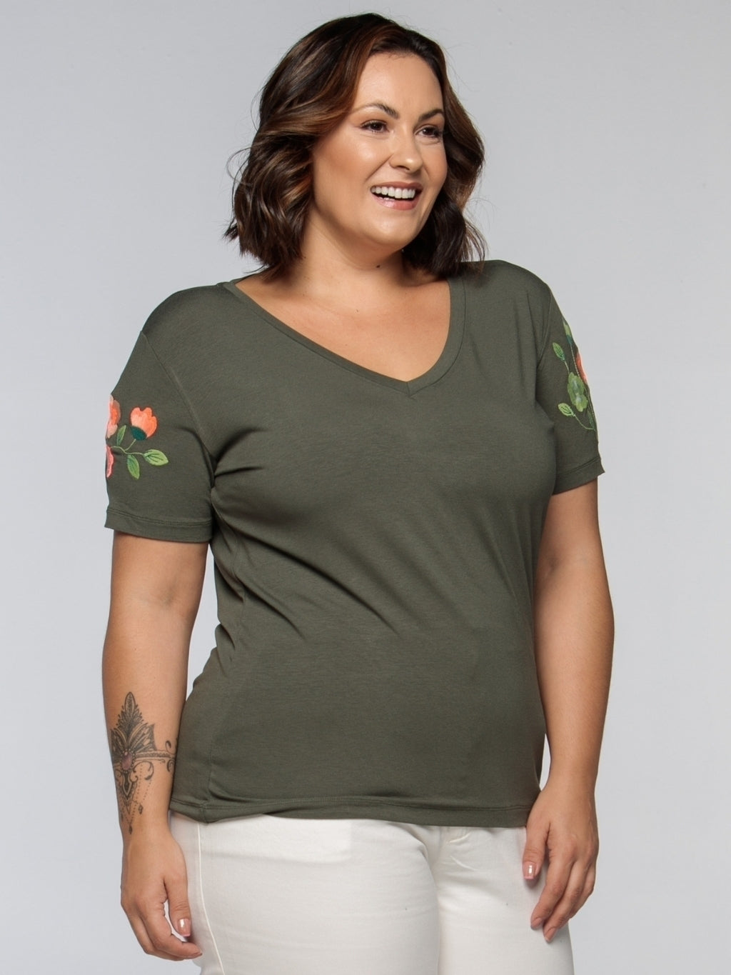 T-shirt Bordada Floral Vine - Divina Garota