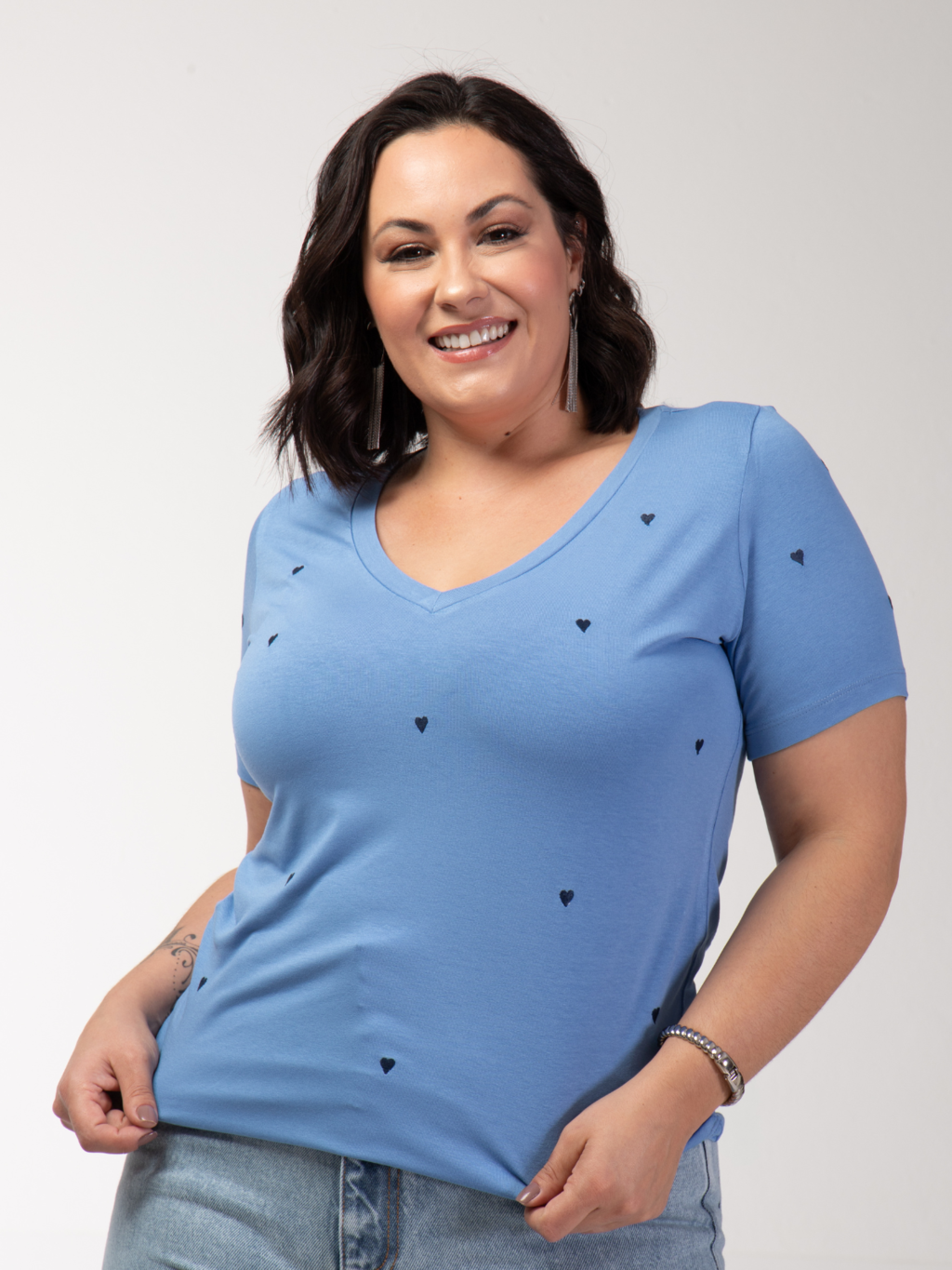 T-shirt Mini Corações Bordado - Divina Garota