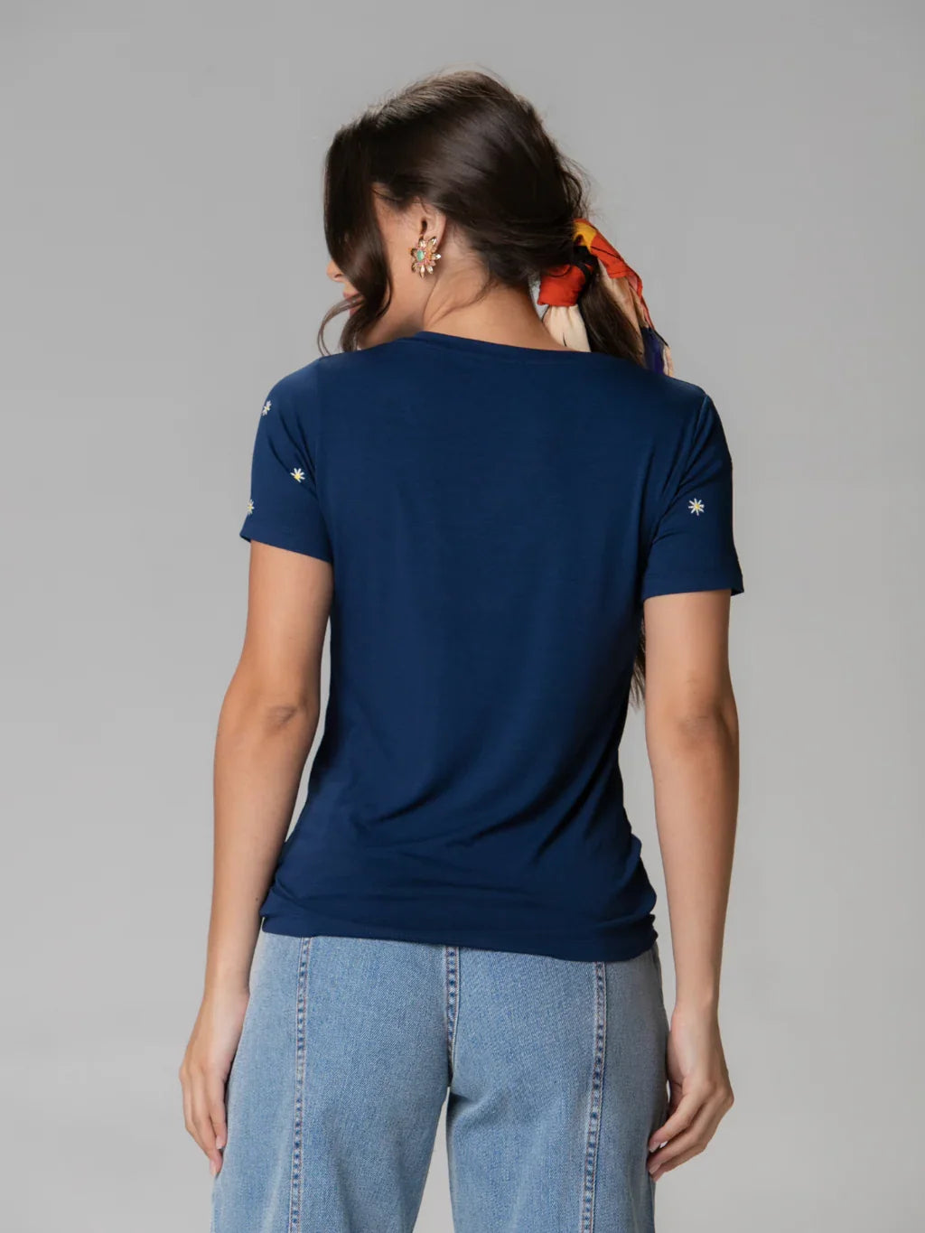 T-shirt Mini Margaridas Bordada - Divina Garota