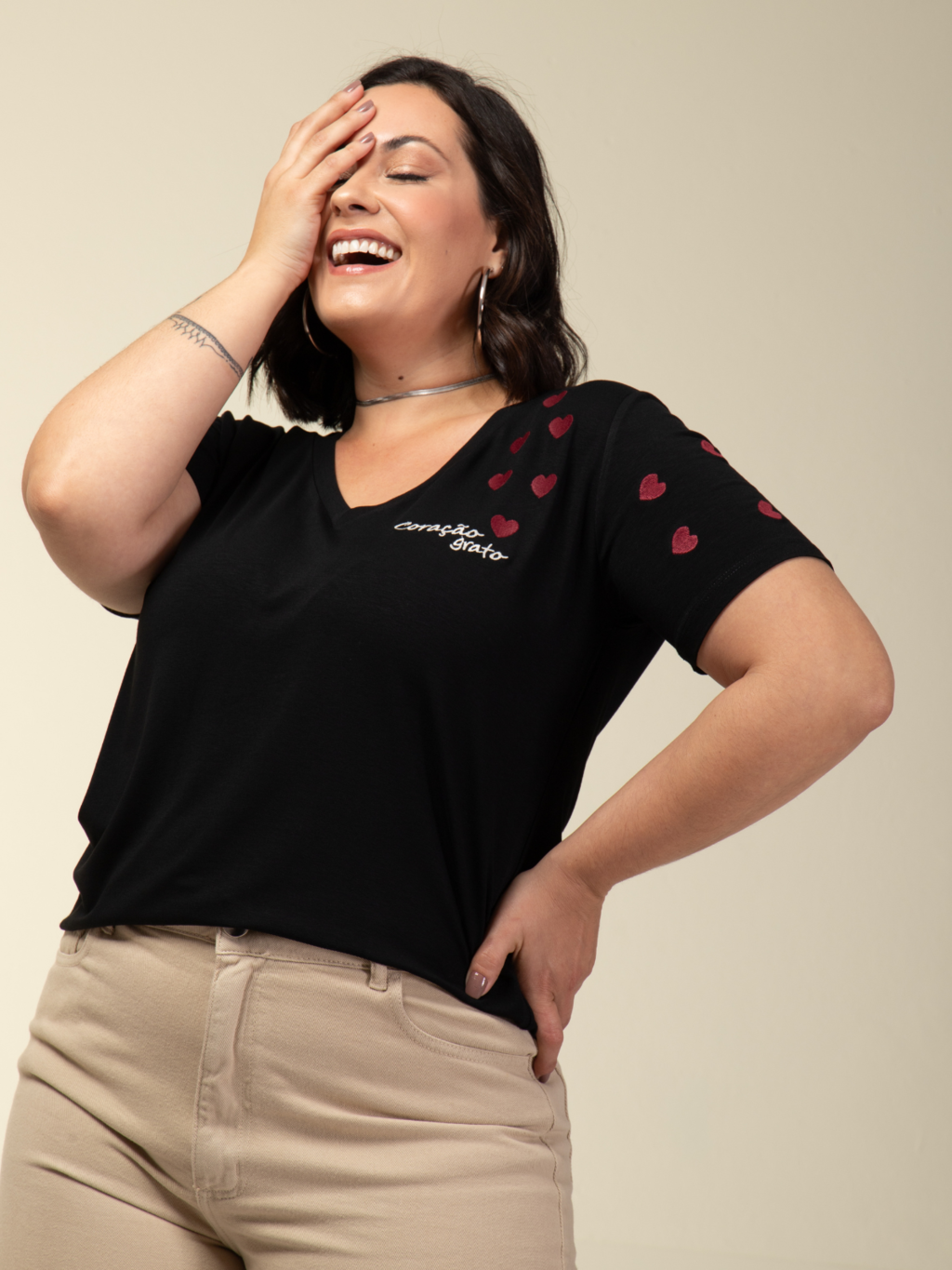 T-shirt Bordada Coração Grato - Divina Garota