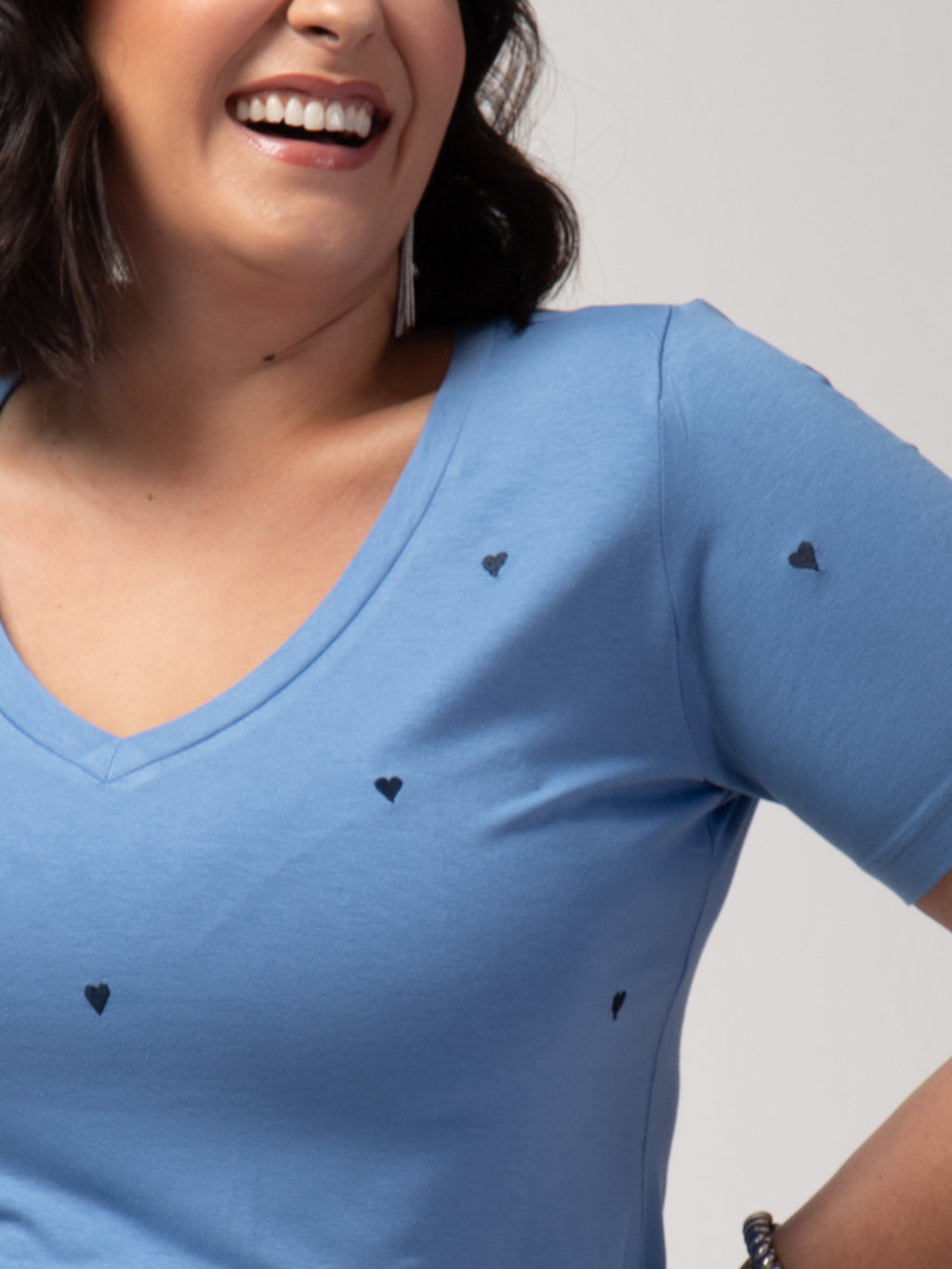 T-shirt Mini Corações Bordado