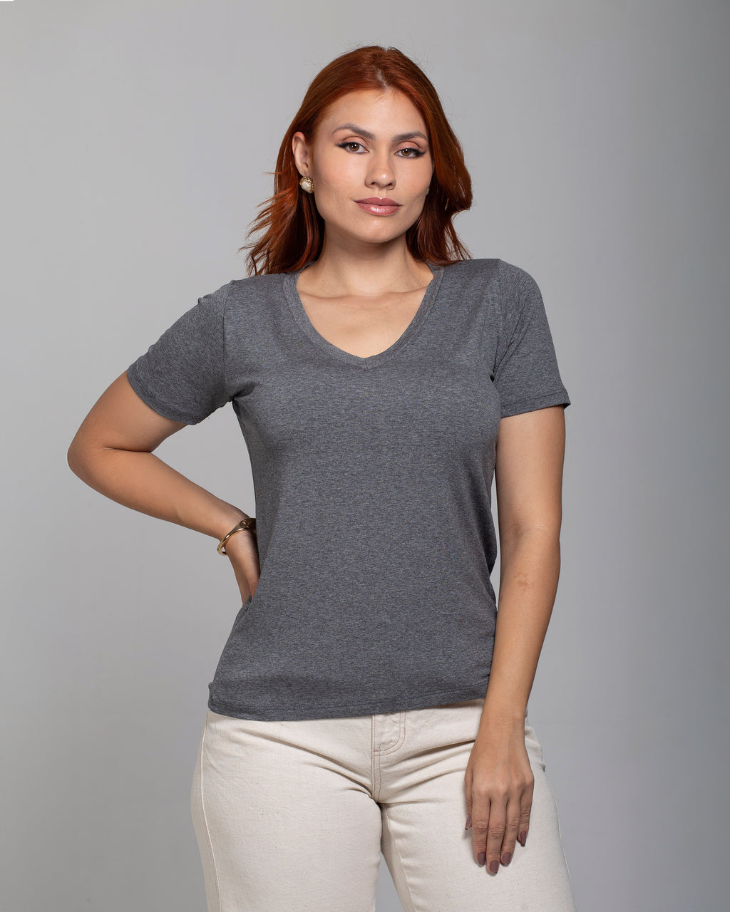T-shirt Essencial Gola V