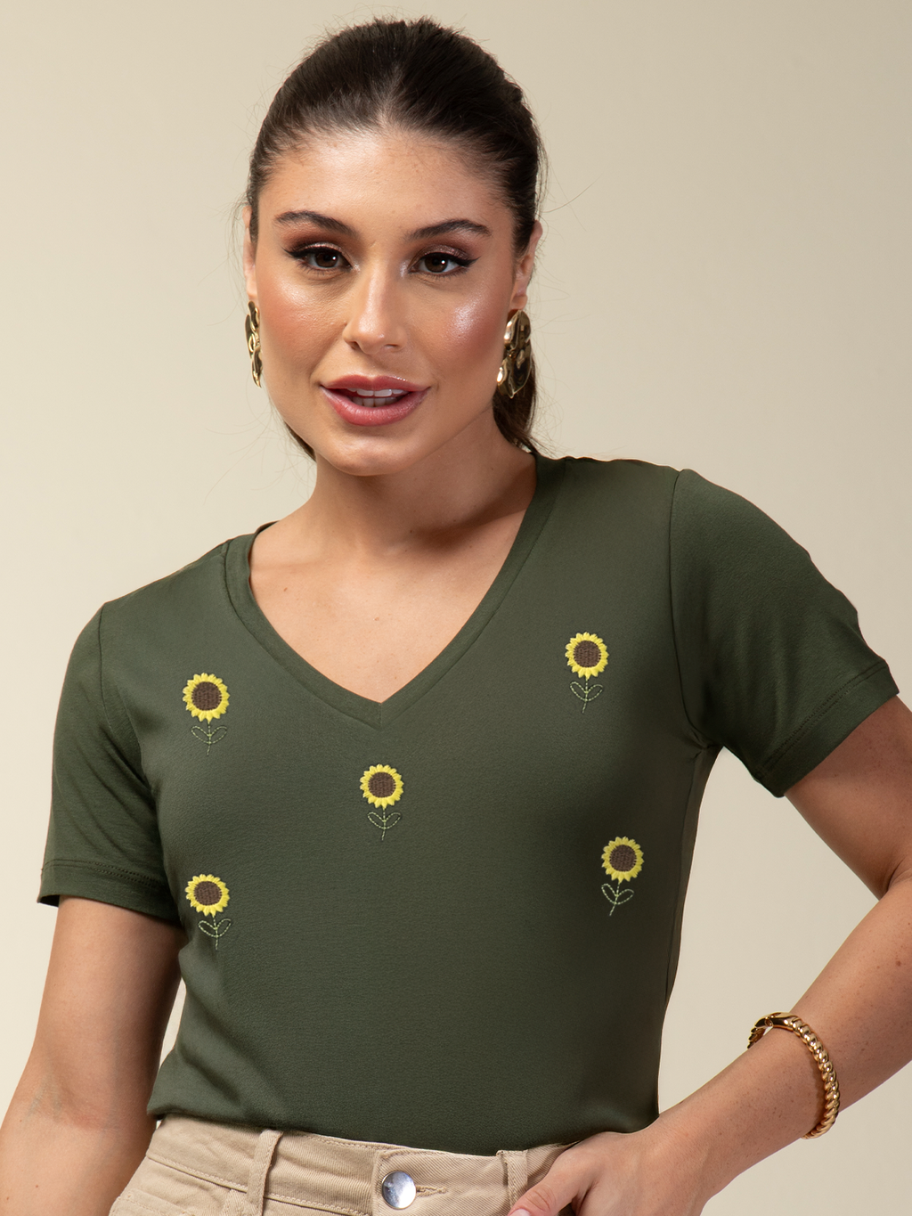 T-shirt Bordada Girassol - Divina Garota