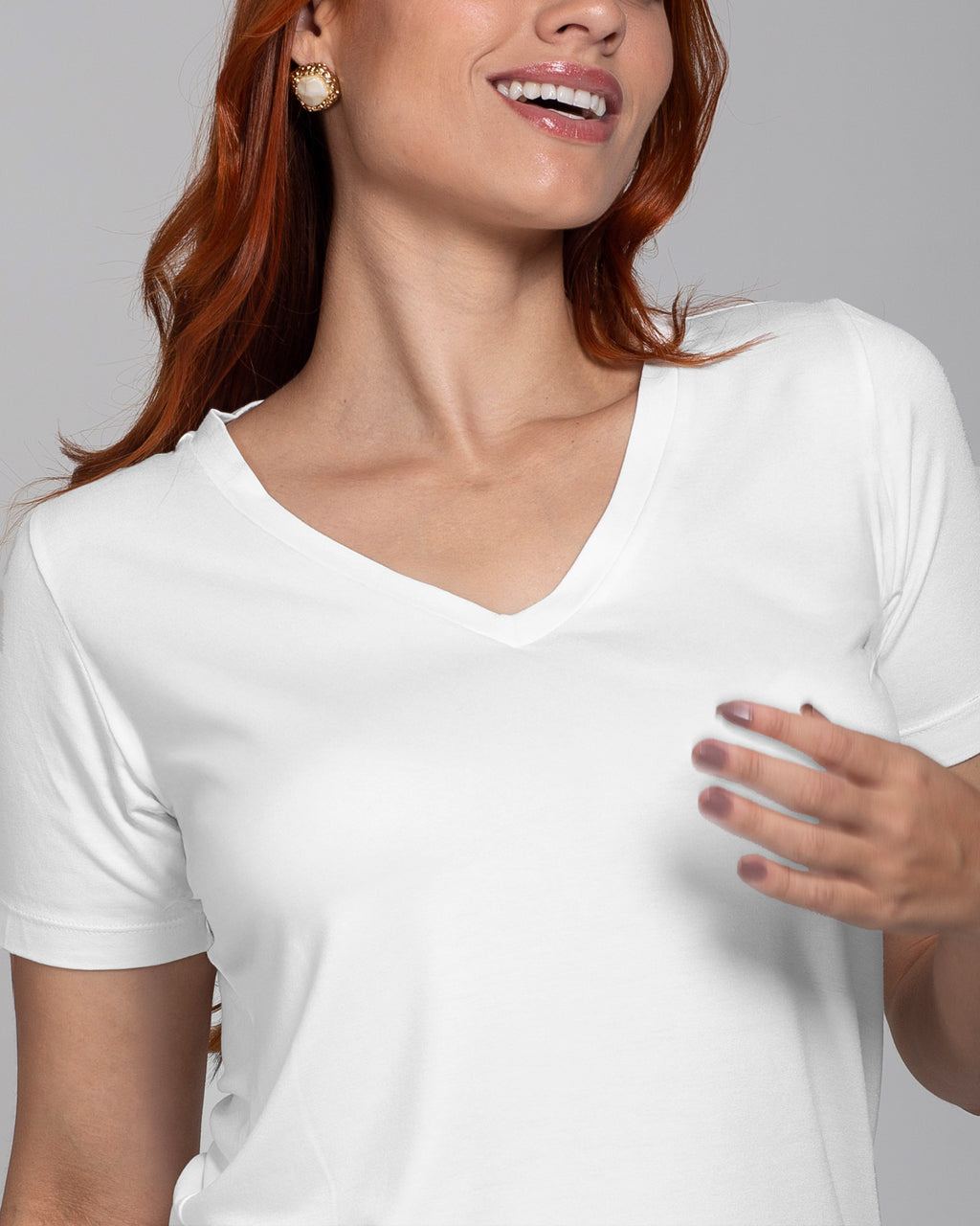 T-shirt Essencial Gola V - Divina Garota