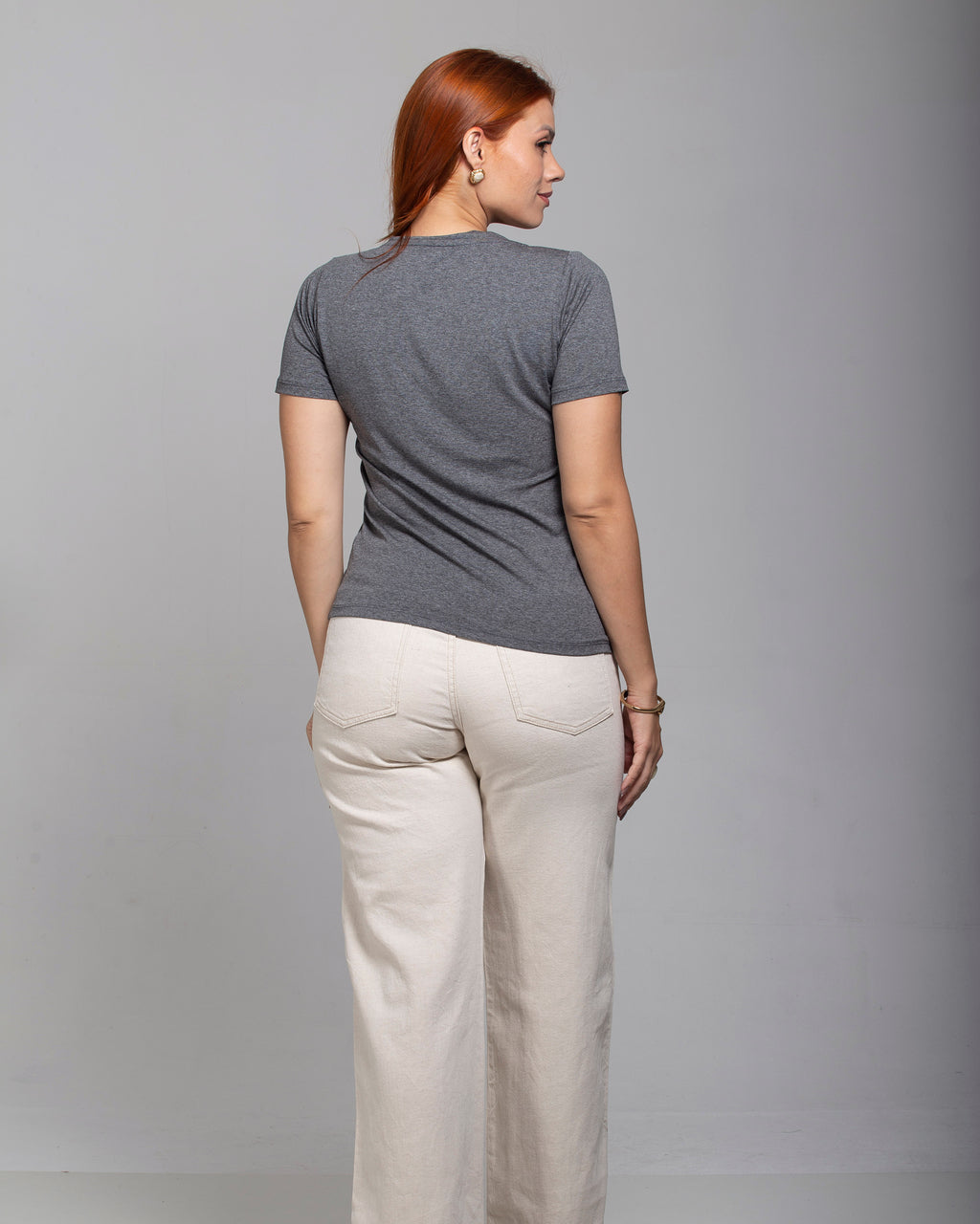 T-shirt Essencial Gola V