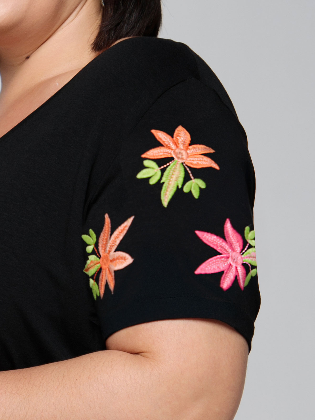 T-Shirt Toque Floral - Divina Garota