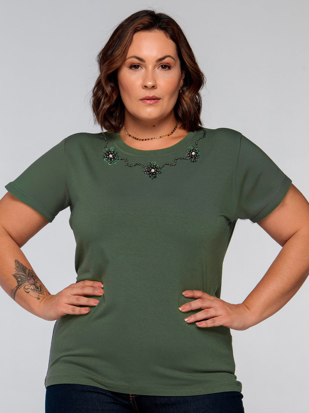T-shirt Floral Bordada Manual - Divina Garota