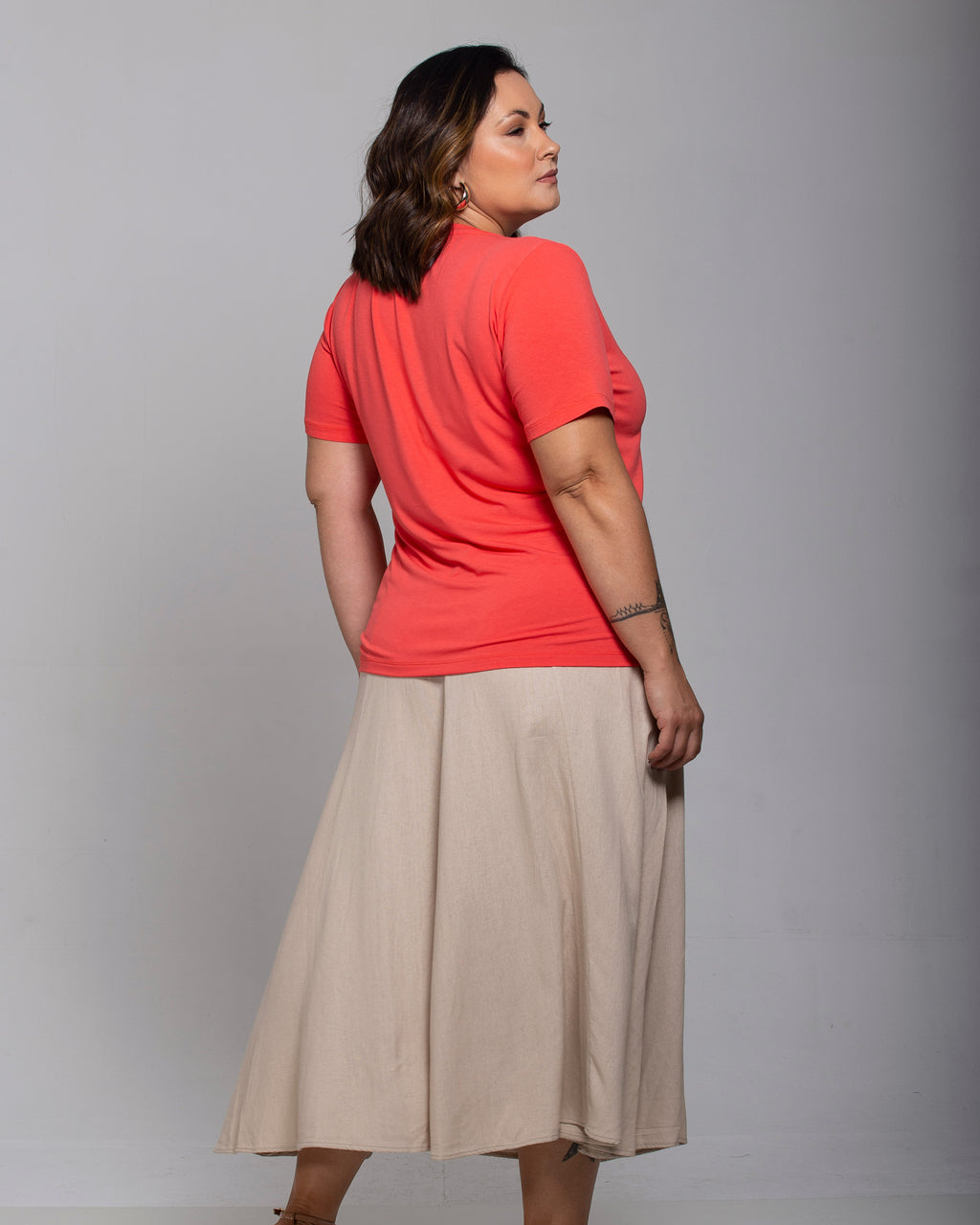 T-shirt Essencial Gola V - Divina Garota