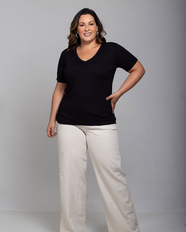T-shirt Essencial Gola V - Divina Garota