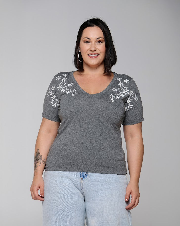 T-shirt Bordada Jasmim - Divina Garota