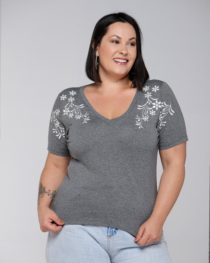 T-shirt Bordada Jasmim - Divina Garota