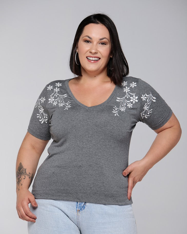 T-shirt Bordada Jasmim - Divina Garota