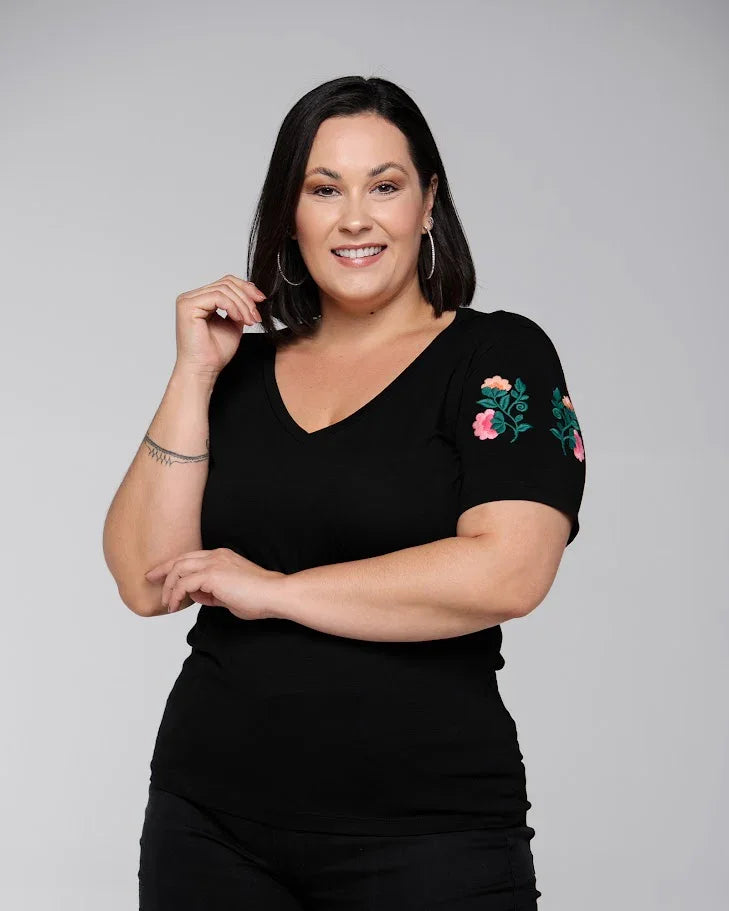 T-shirt Bordada Flores - Divina Garota