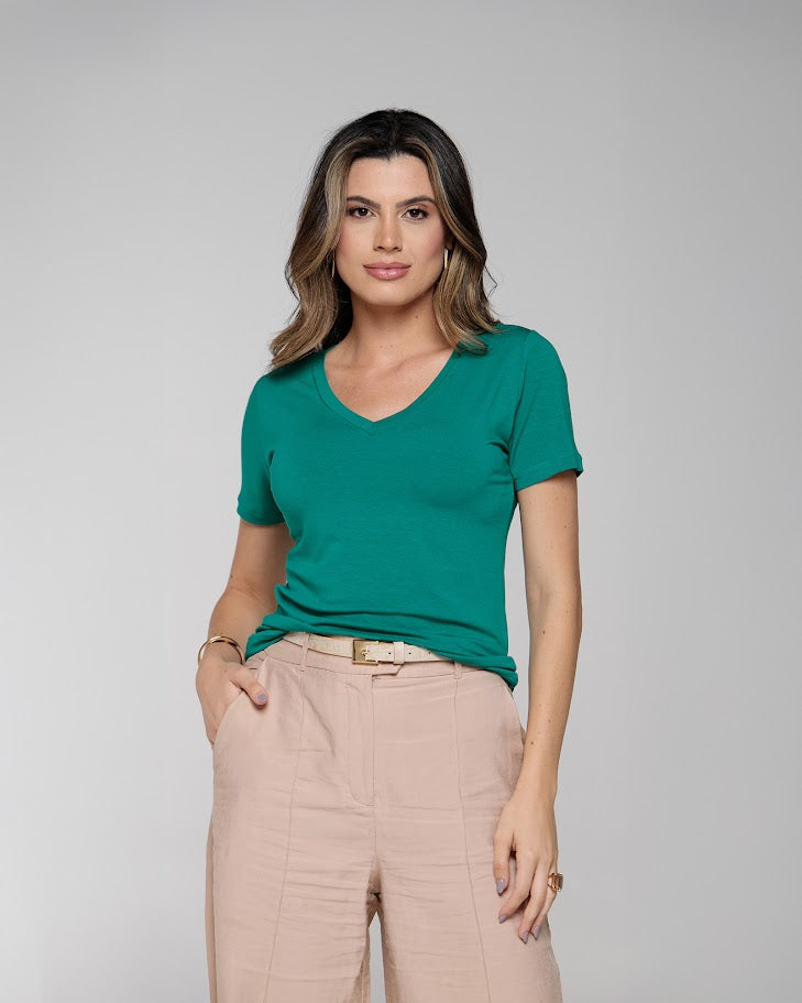 T-shirt Essencial Gola V - Divina Garota