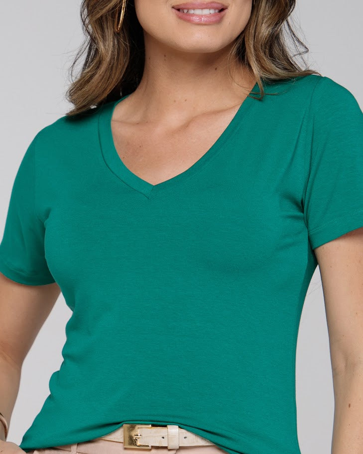 T-shirt Essencial Gola V - Divina Garota