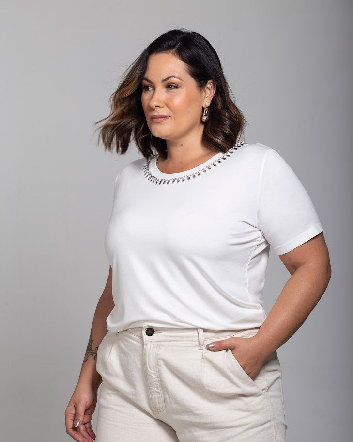T-shirt Bordada Gola Cristal - Divina Garota
