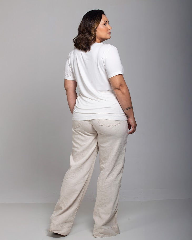 T-shirt Bordada Gola Cristal - Divina Garota