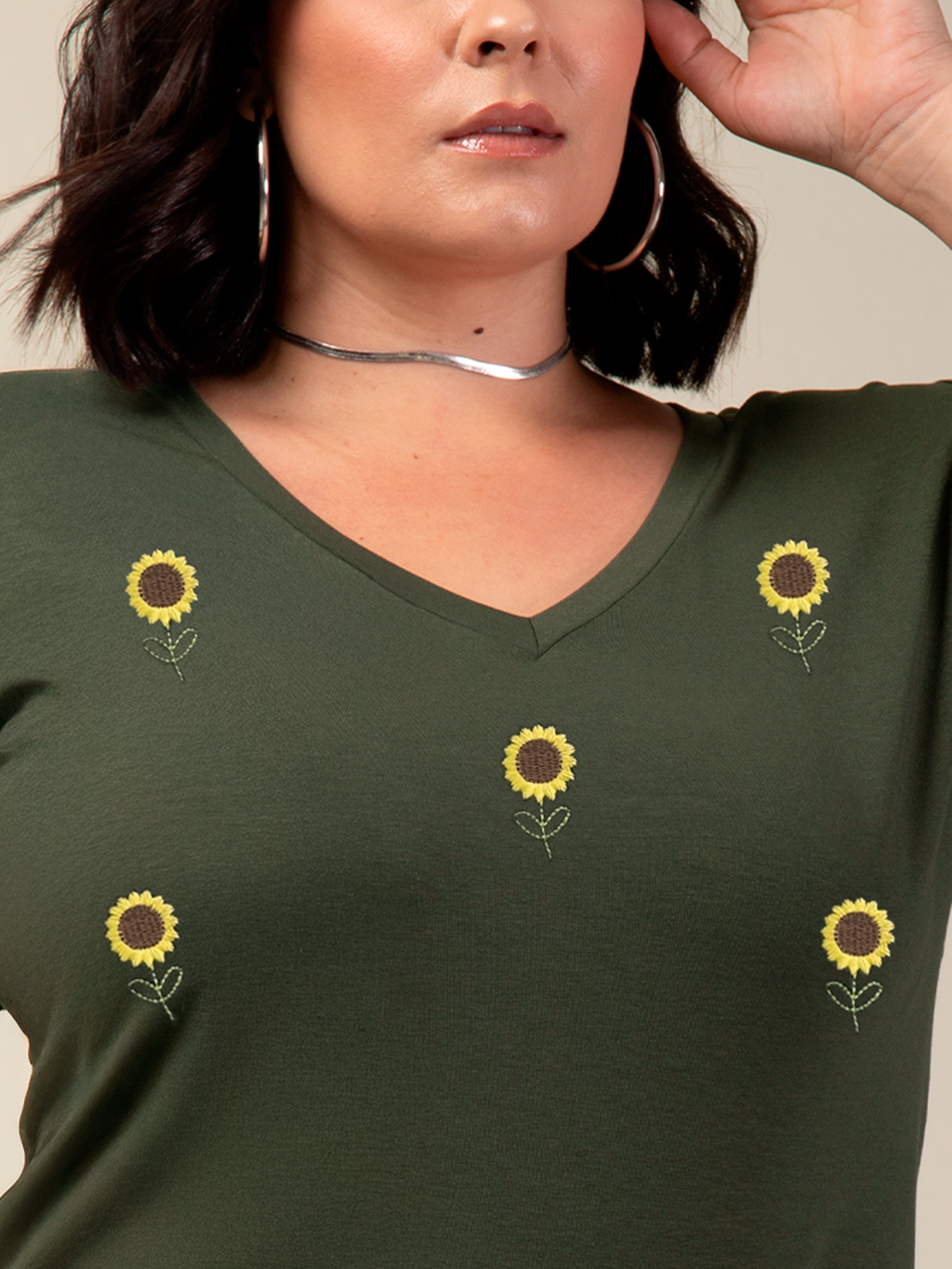 T-shirt Bordada Girassol - Divina Garota