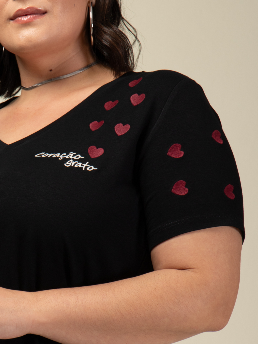 T-shirt Bordada Coração Grato - Divina Garota