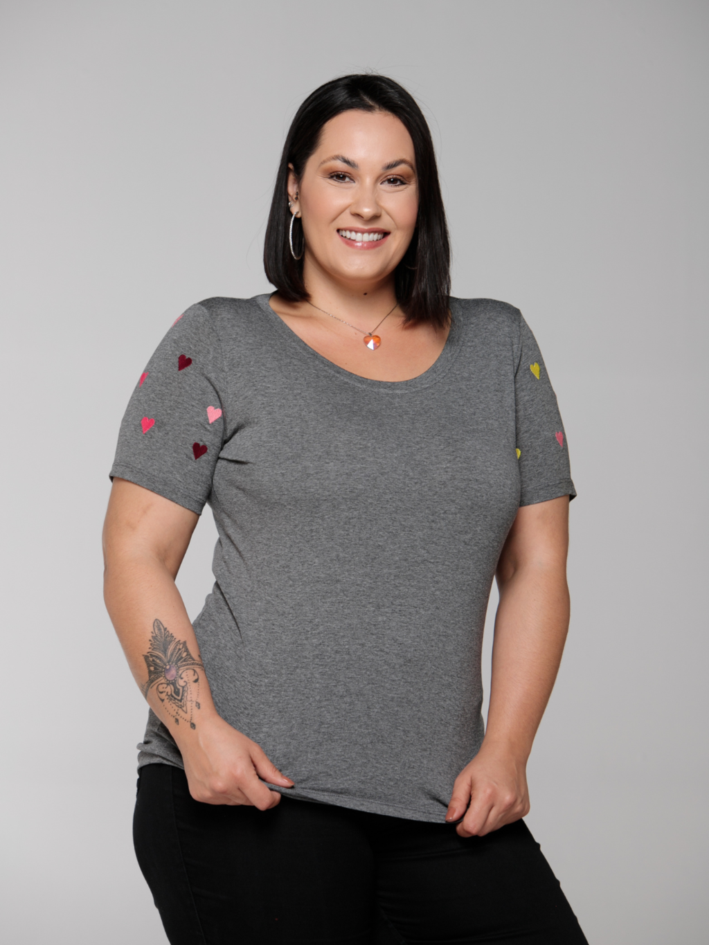 T-shirt Manga Corações - Divina Garota