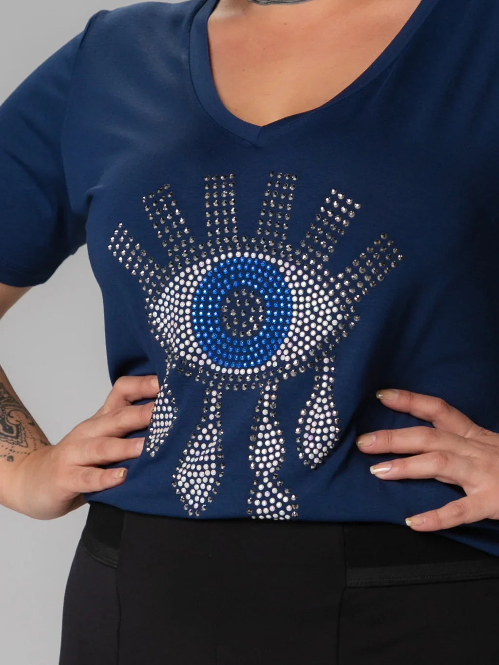 T-Shirt Olho Grego Strass - Divina Garota