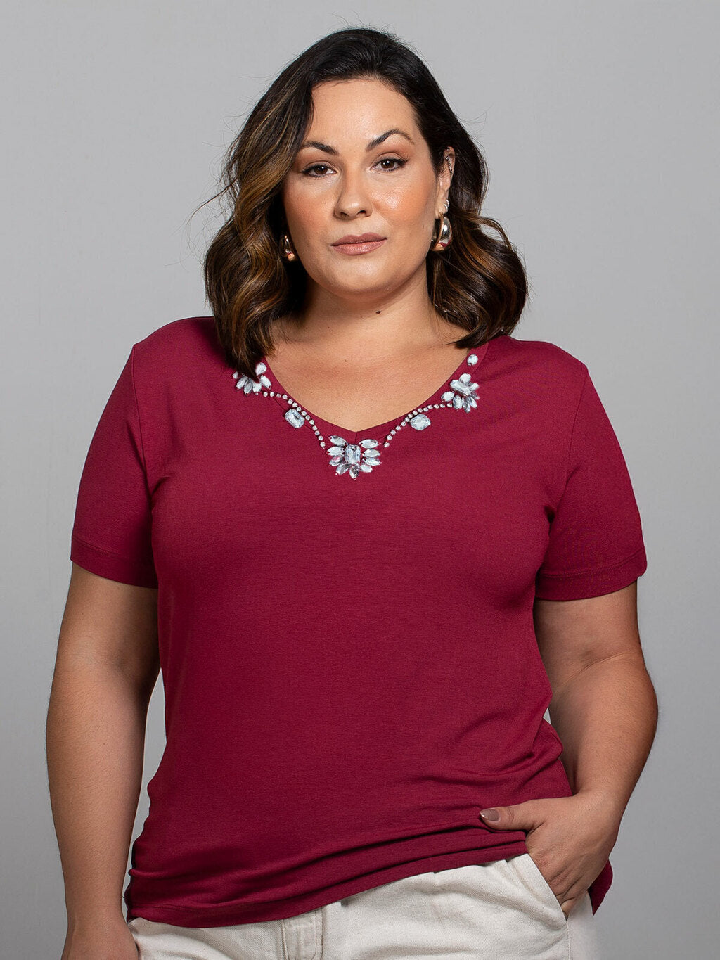 T-shirt Safira Bordada Bordô