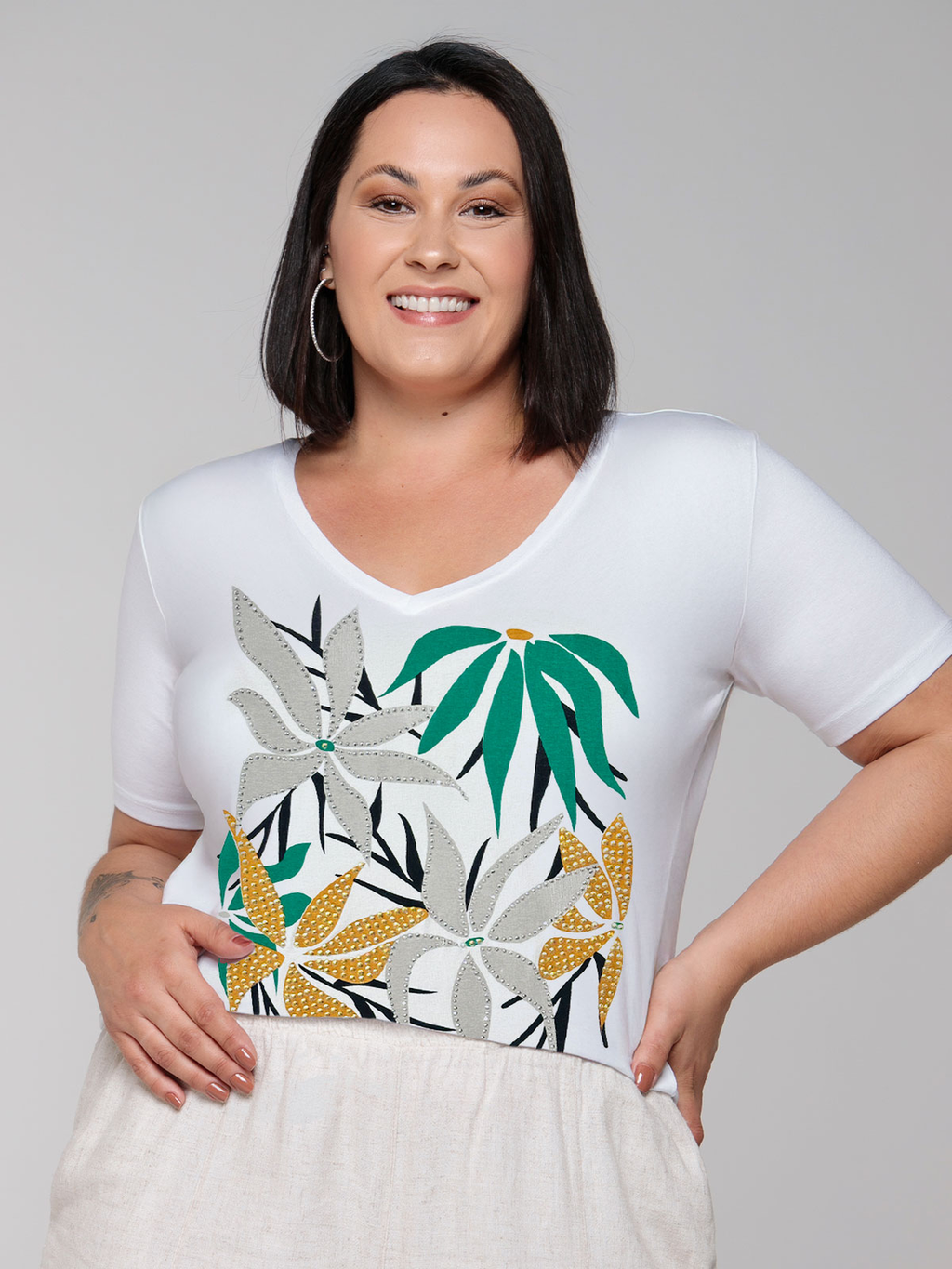 T-Shirt Floral Elegance