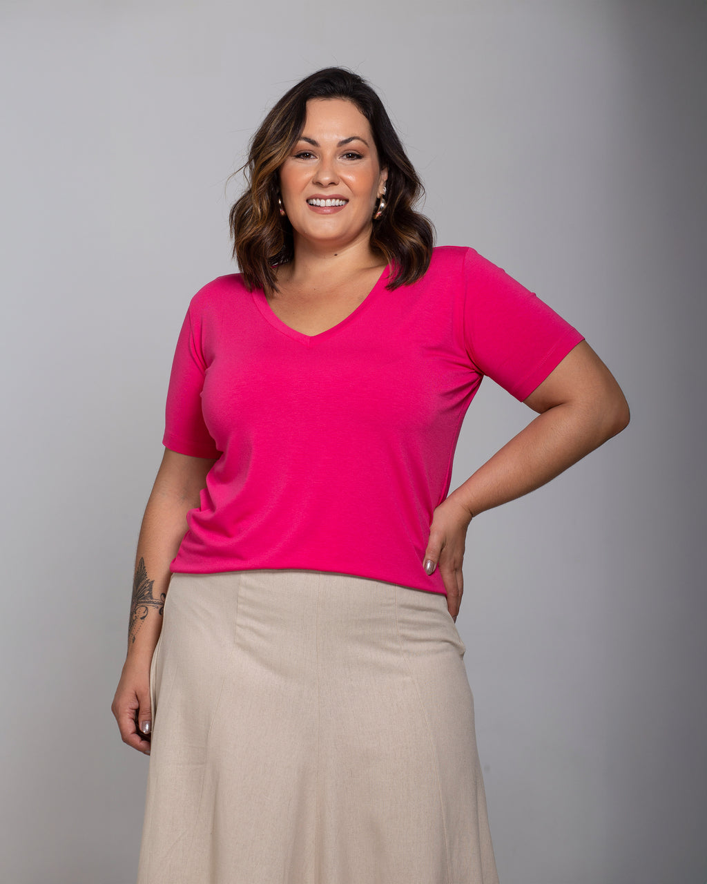 T-shirt Essencial Gola V - Divina Garota