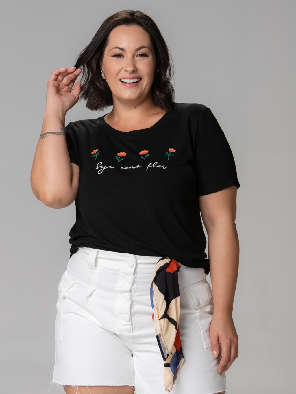 T-shirt Bordada Seja como flor
