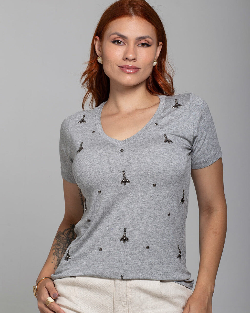 T-shirt Gotas Cristal Bordada Manual Cinza