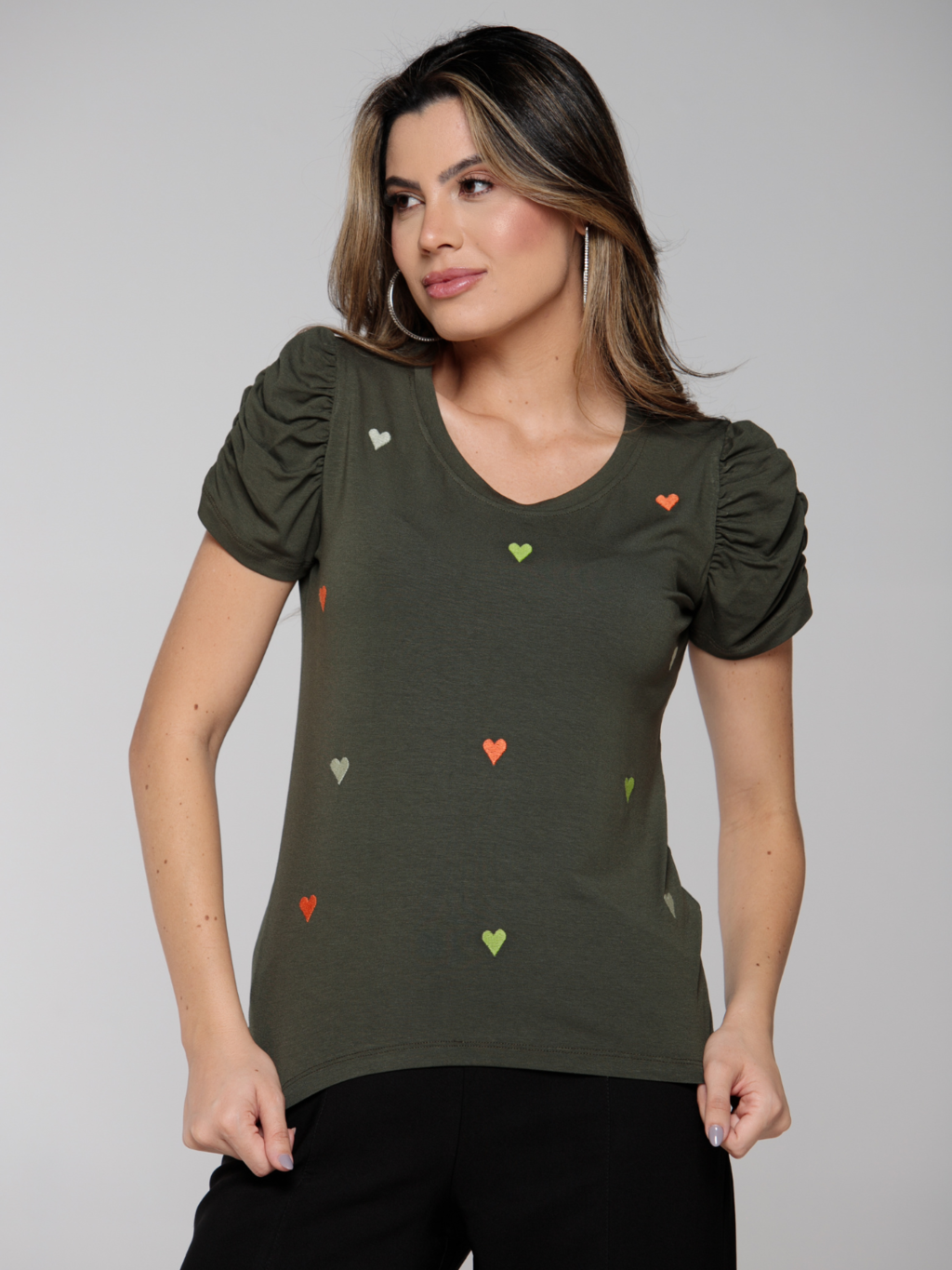T-Shirt Bufante Bordada Corações