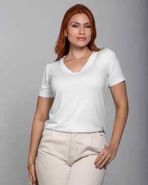 T-shirt Essencial Gola V - Divina Garota