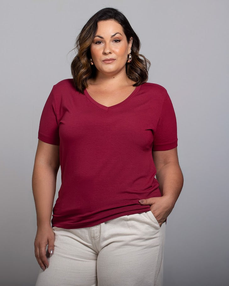 T-shirt Essencial Gola V - Divina Garota