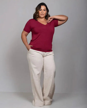 T-shirt Essencial Gola V - Divina Garota