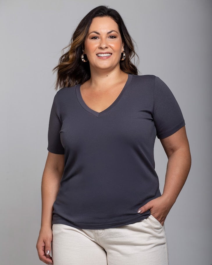 T-shirt Essencial Gola V - Divina Garota
