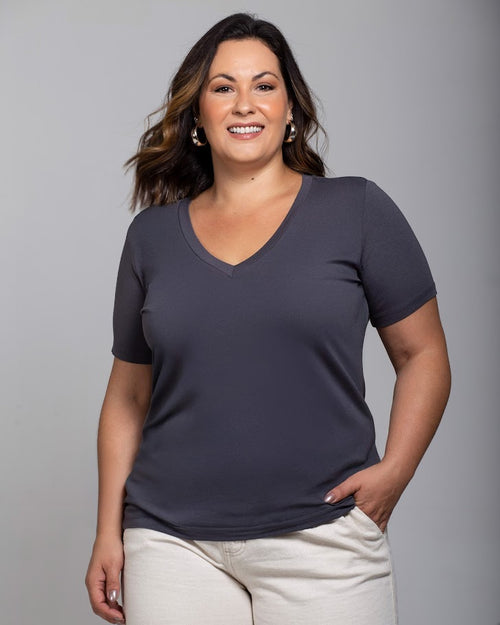 T-shirt Essencial Gola V - Divina Garota
