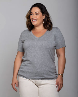 T-shirt Essencial Gola V Divina Garota