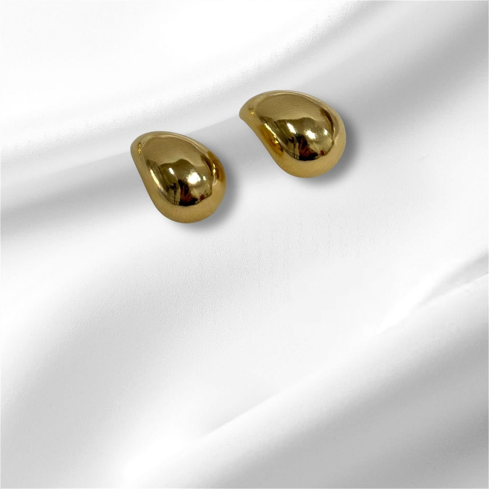 Brinco Gota Lisa Dourado