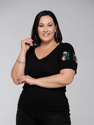 T-shirt Bordada Flores - Divina Garota