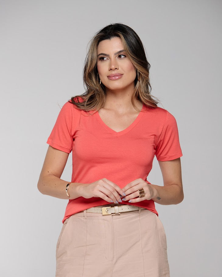 T-shirt Essencial Gola V - Divina Garota