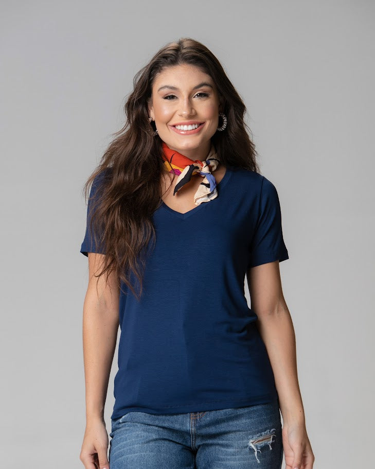T-shirt Essencial Gola V - Divina Garota