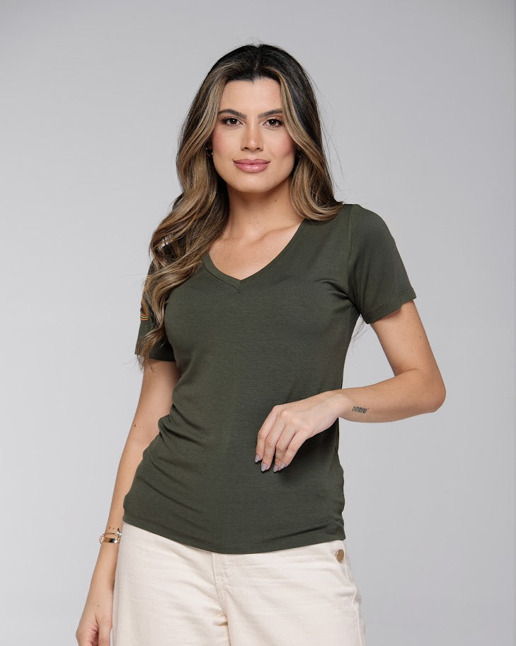 T-shirt Essencial Gola V - Divina Garota